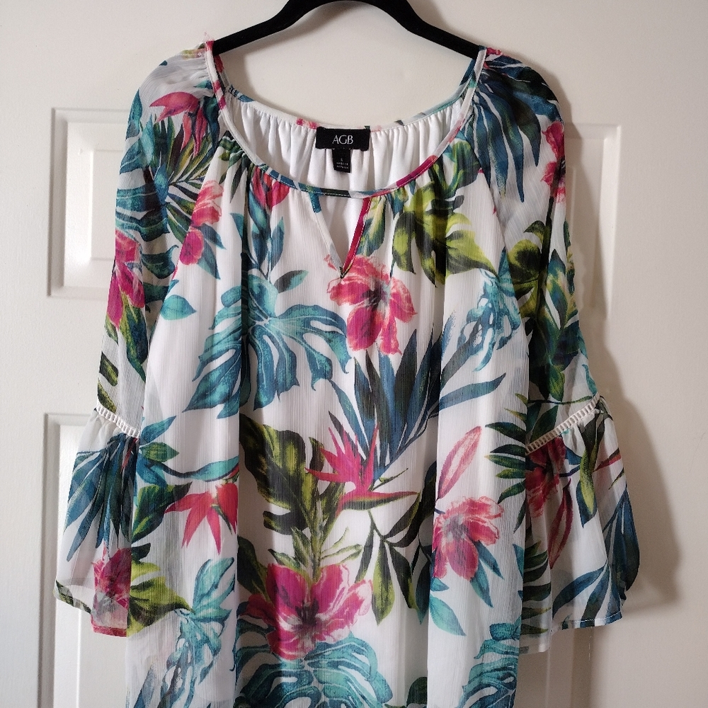 NWOT - Tropical Spring/Summer Blouse